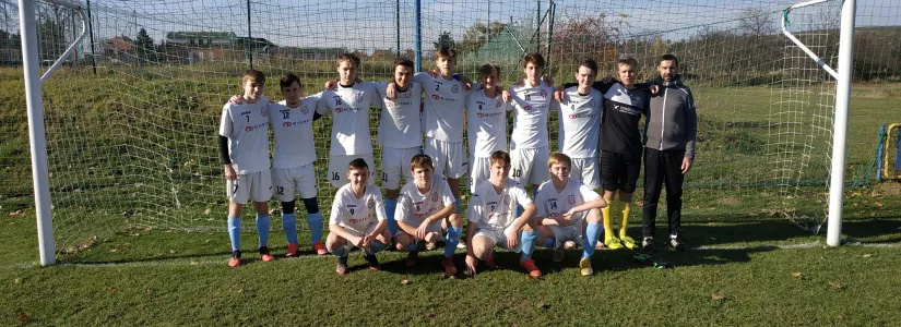 Dorost začal vítězně - Mladcová : SK Louky 1 : 2 (1 : 1)